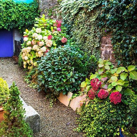 Byrnes Wine Dine Stay Эннистимон Экстерьер фото