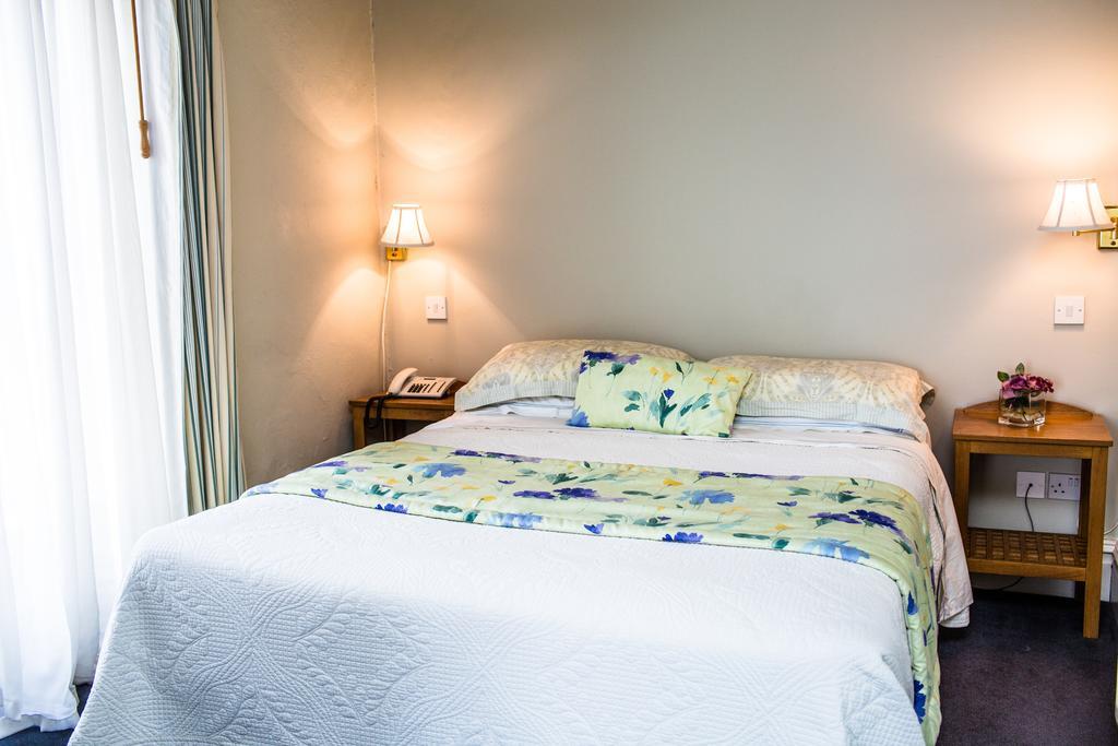Byrnes Wine Dine Stay Эннистимон Номер фото