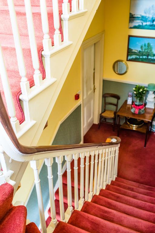 Byrnes Wine Dine Stay Эннистимон Номер фото