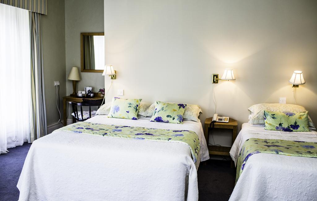 Byrnes Wine Dine Stay Эннистимон Номер фото