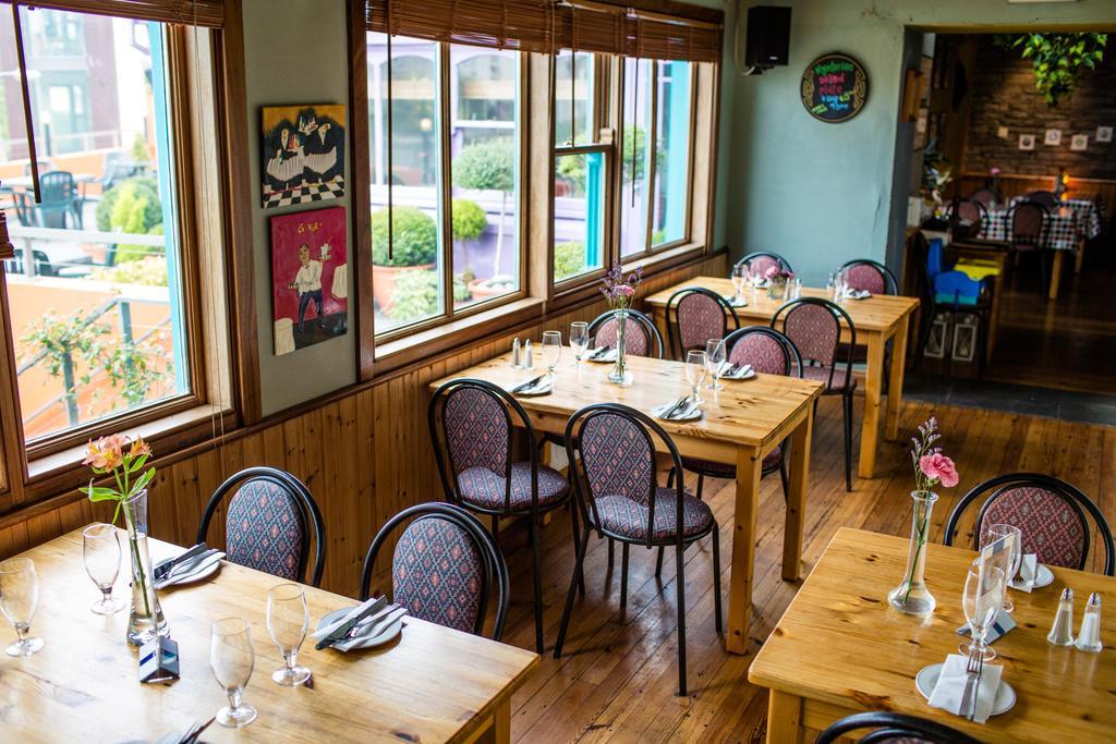 Byrnes Wine Dine Stay Эннистимон Экстерьер фото